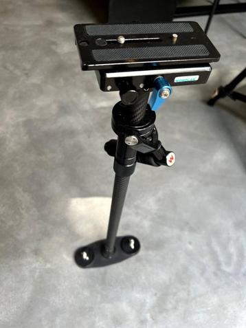 Stabilisateur de caméra à main - Handheld stabilizer camera beschikbaar voor biedingen
