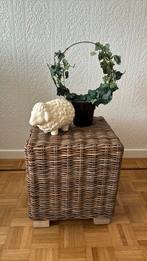 Rotan voetbankje of bijzet tafeltje, Huis en Inrichting, Ophalen, Vierkant, Riet of Rotan, Zo goed als nieuw