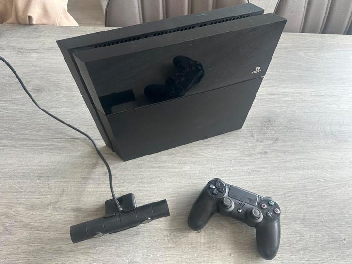 Playstation 4 met spellen en camera en controller, Games en Spelcomputers, Spelcomputers | Sony PlayStation 4, Zo goed als nieuw