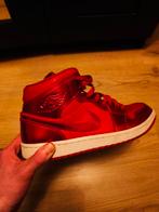 Air Jordan 1 Mid SE Pomegranate, Goede Staat, Sneakers, Zo goed als nieuw, Nike, Verzenden
