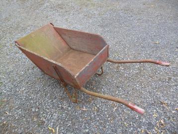 ancienne BROUETTE en fer, côtés en bois escamotables beschikbaar voor biedingen
