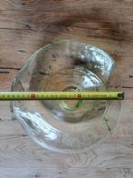 Bijzondere glazen vaas met gat in het midden, Enlèvement