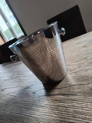 wijn cooler beschikbaar voor biedingen