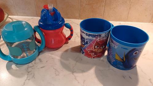 2 Gourdes + 2 Mug bébé, Maison & Meubles, Cuisine | Vaisselle, Utilisé, Enlèvement ou Envoi