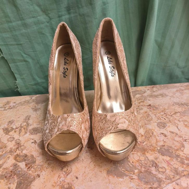 Goudkleurige Highheels met open teentjes maat 39, Kleding | Dames, Schoenen, Zo goed als nieuw, Schoenen met hoge hakken, Overige kleuren