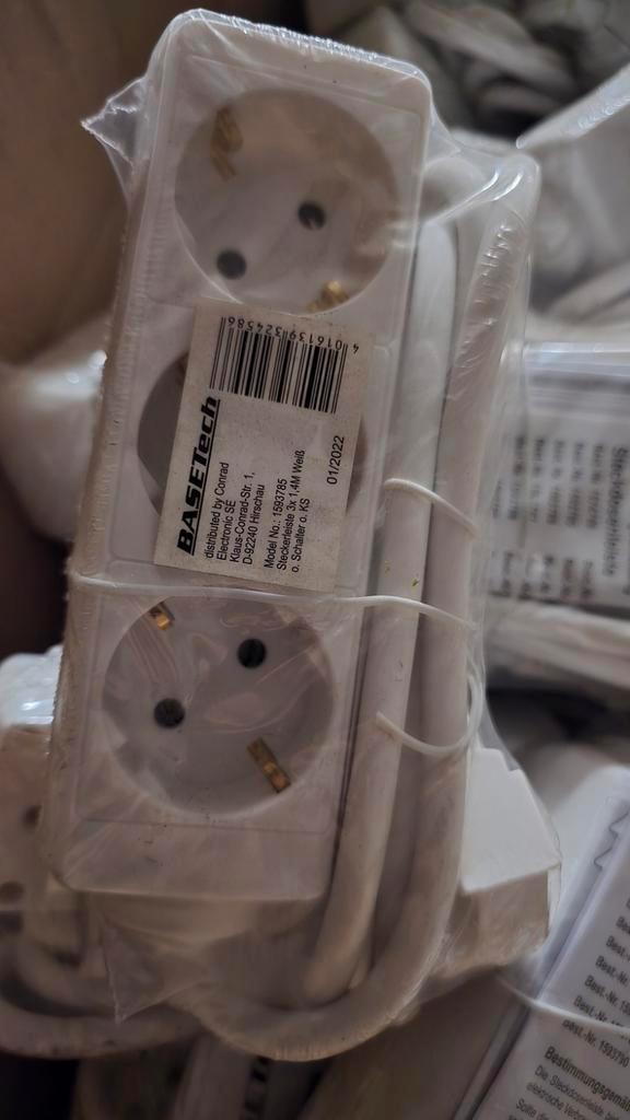 Nieuwe stekkerdoos met 3 stopcontacten, Doe-het-zelf en Bouw, Elektriciteit en Kabels, Stopcontact, Ophalen of Verzenden