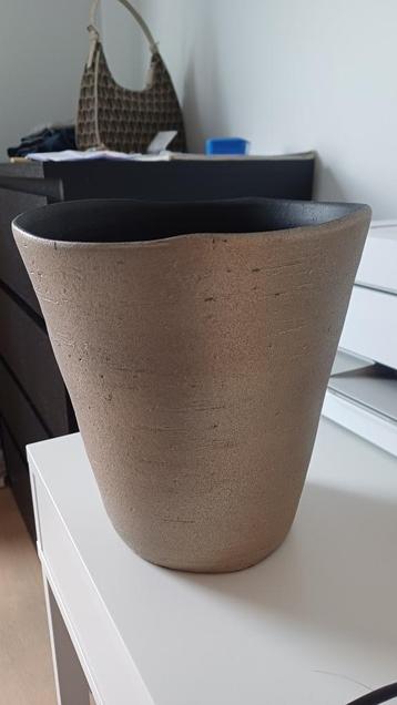 Terracotta vaas, Vaas Terracota beschikbaar voor biedingen