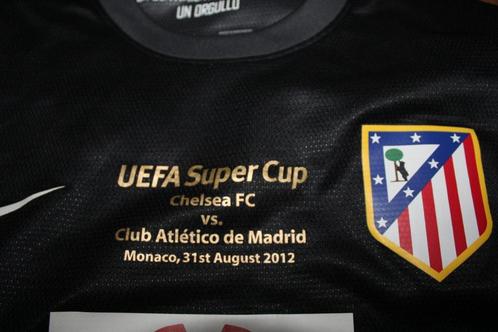 MAILLOT EUFA SUPERCUP SIGNÉ COURTOIS, Collections, Articles de Sport & Football, Neuf, Maillot, Envoi