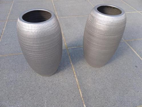 2 prachtige zilverkleurige vazen van steengoed, Huis en Inrichting, Woonaccessoires | Vazen, Zo goed als nieuw, Minder dan 50 cm