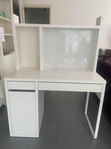 Bureautafel Ikea beschikbaar voor biedingen