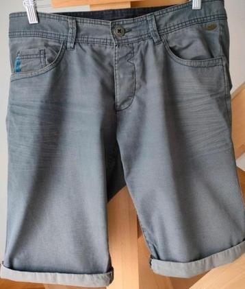 Mooie Bermuda EDC Esprit. Medium, maat: 33. Grijs (iets donk beschikbaar voor biedingen