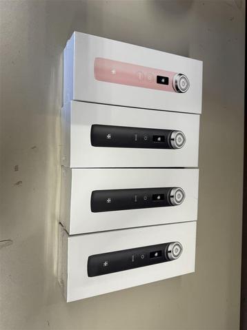 Medicube age-r booster pro nieuw roze en zwart beschikbaar voor biedingen