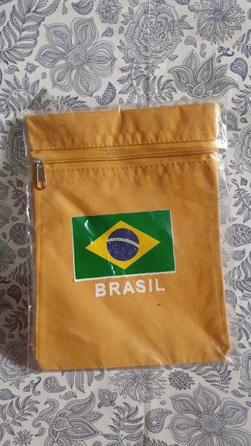 pochette  tour de cou ou bandoulière couleur du bresil  beschikbaar voor biedingen