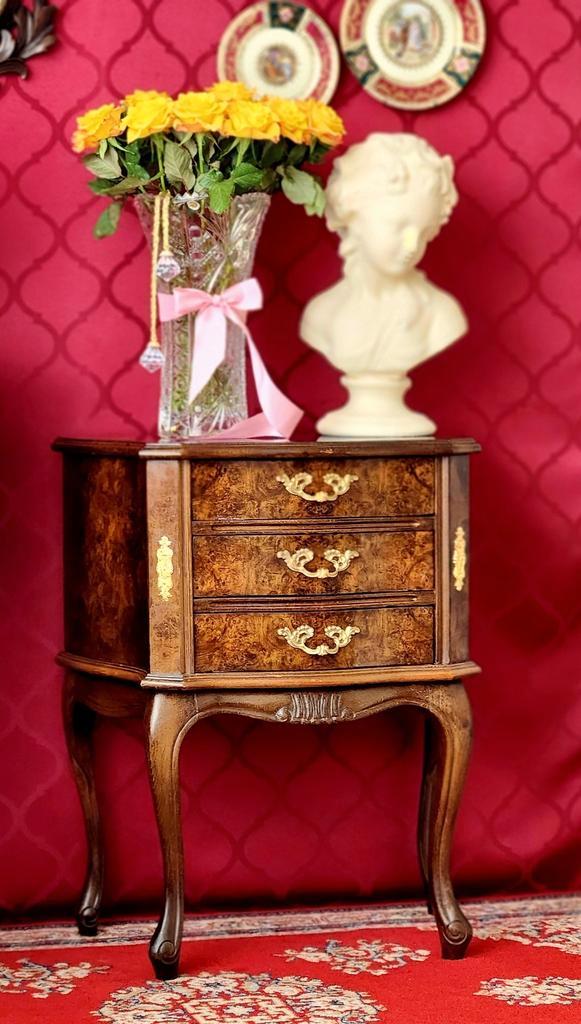 Table de chevet, commode, ronce de noyer, Antiquités & Art, Antiquités | Meubles | Armoires, Enlèvement