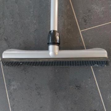 rubberen keerborstel, kapper bezem beschikbaar voor biedingen