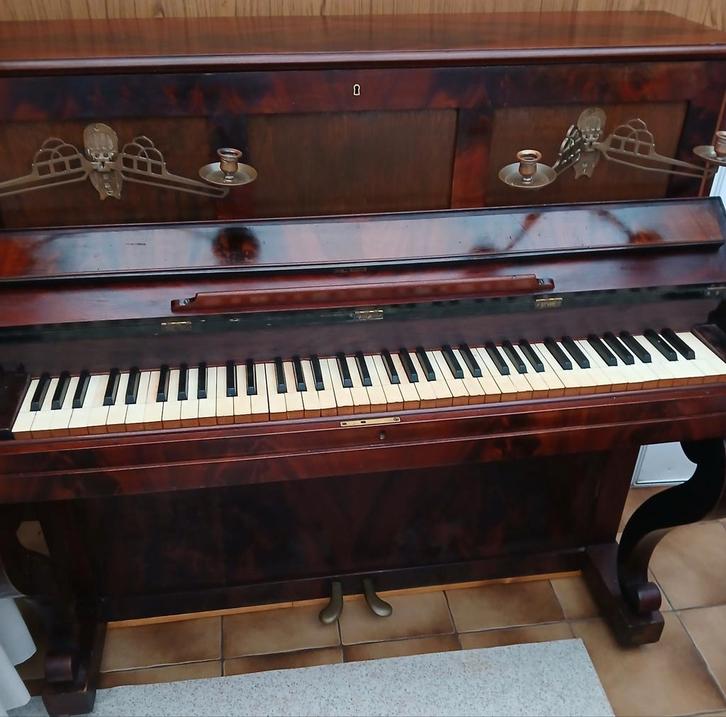 Decoratief piano stuk (lichtenthal) kerstkorting 50%, Muziek en Instrumenten, Piano's, Gebruikt, Piano, Bruin, Hoogglans, Ophalen