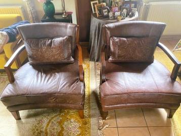 Bruine fauteuils in koloniale stijl beschikbaar voor biedingen