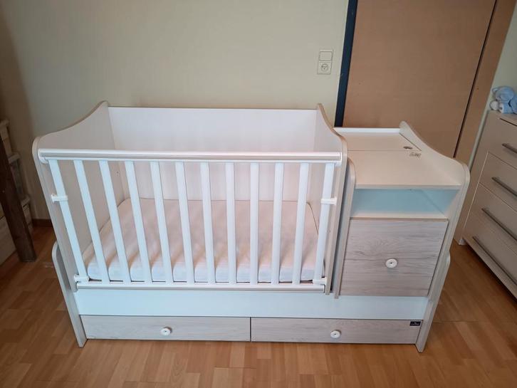 Lorelli Trend Plus combi ledikant 5 in 1 + schommel functie, Kinderen en Baby's, Babywiegjes en Ledikanten, Zo goed als nieuw