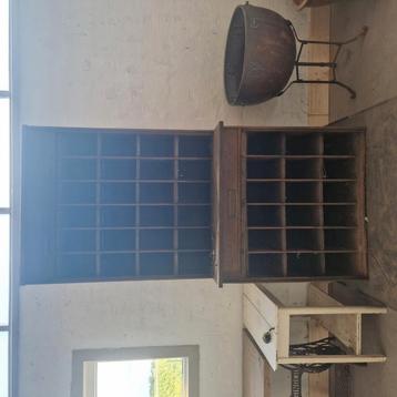 Antieke ijzeren postkast beschikbaar voor biedingen