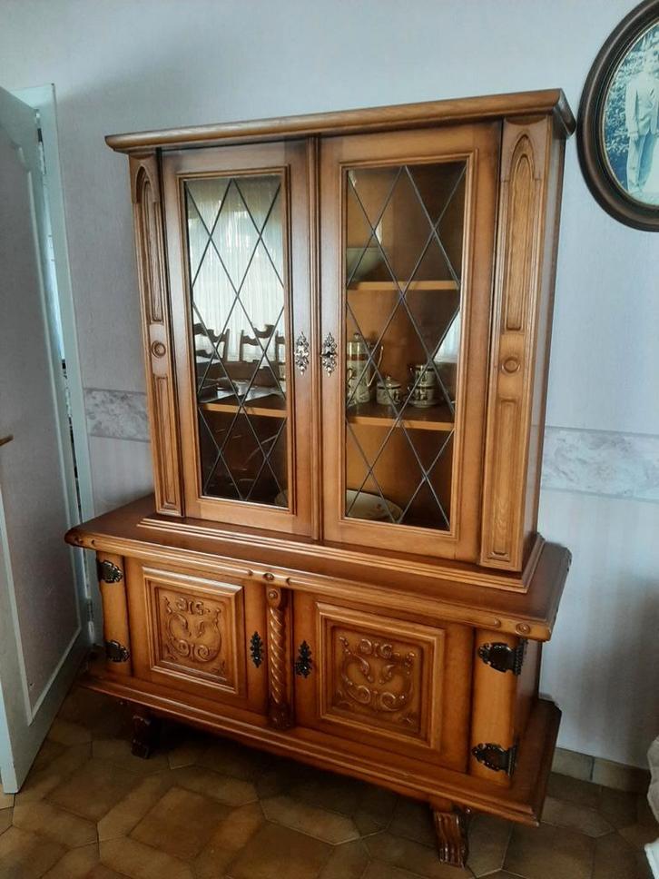 Massieve vitrinekast/buffetkast in klassieke stijl, Huis en Inrichting, Kasten | Buffetkasten, Gebruikt, Ophalen
