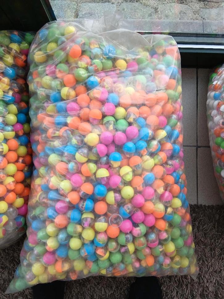 kauwgom automaat  & 2000 nieuwe capsules met speeltjes in, Verzamelen, Automaten | Gokkasten en Fruitautomaten, Nieuw, Euro, Met sleutels