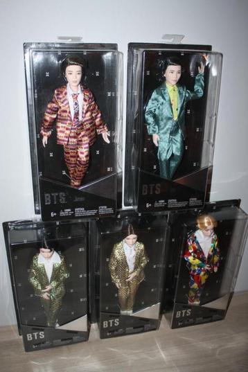 5 verschillende BTS verzamel poppen , nieuw in verpakking beschikbaar voor biedingen