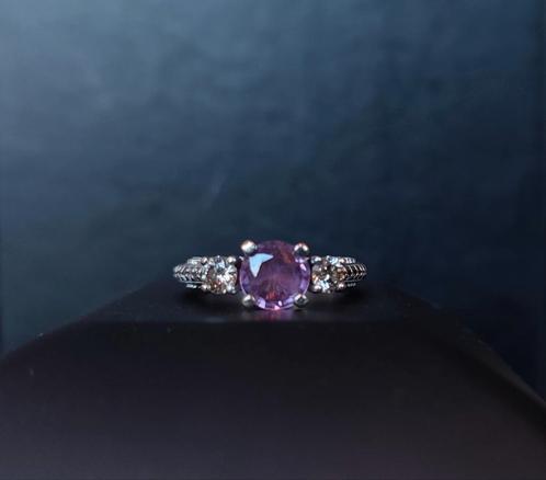 MOET WEG. 200 EURO WAARDE 1500 diamanten en saffier., Handtassen en Accessoires, Ringen, Gebruikt, Dame, Roze, Goud, Met edelsteen