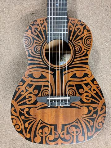 Luna Guitars 6-String Baritone Ukulele Tribal Mahogany NIEUW beschikbaar voor biedingen