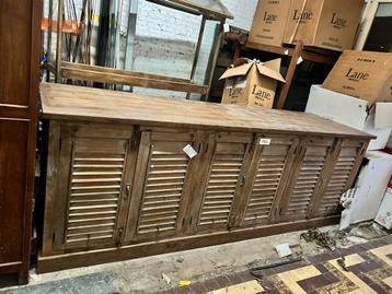 Prachtige antieke dressoir beschikbaar voor biedingen