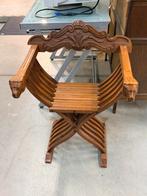 Vintage Savonarola-stoel van massief walnoothout, Huis en Inrichting, Ophalen, Zo goed als nieuw