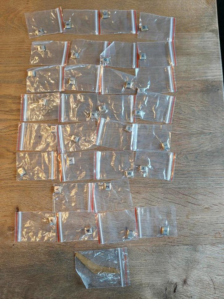 30 X Italiaanse Bedels bedelarmband Uberry 9mm A-Z letters, Handtassen en Accessoires, Armbanden, Nieuw, Staal, Zilver, Met bedels of kralen