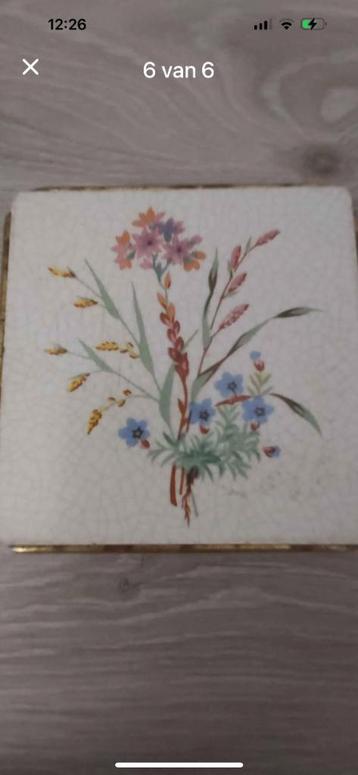 Antieke onderzetter  beschikbaar voor biedingen