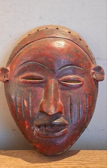 Afrika, masker beschikbaar voor biedingen