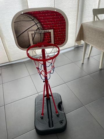 Basketbalset voor kinderen beschikbaar voor biedingen