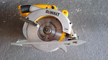 Dewalt  zaagmachines plus lamp. beschikbaar voor biedingen