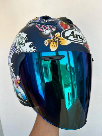 Casque arai neuf toutes les tailles disponibles avec etuie beschikbaar voor biedingen