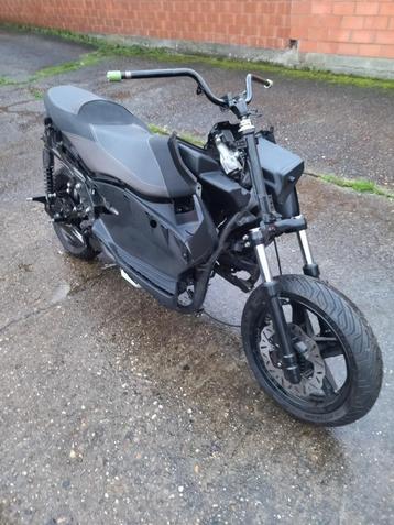 X max 125 beschikbaar voor biedingen