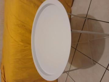 SALONTAFEL VAN WIT METAAL PRIJS 20 EUR NIEUW beschikbaar voor biedingen