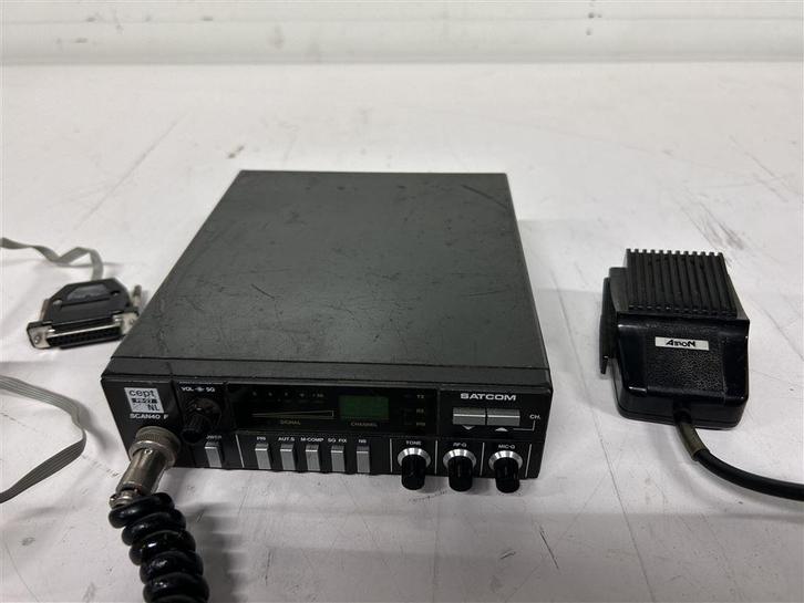 A7082. Satcom FM CB Transceiver, Telecommunicatie, Zenders en Ontvangers, Gebruikt, Ophalen of Verzenden