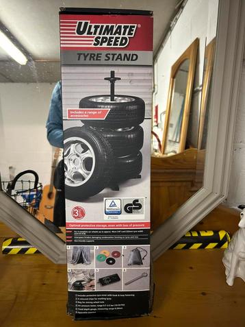 Auto banden staander beschikbaar voor biedingen