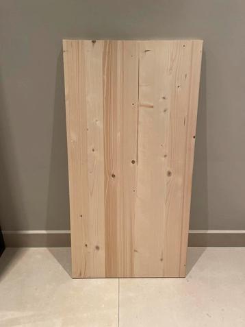 Plank vuren hout 78 x 40 cm beschikbaar voor biedingen