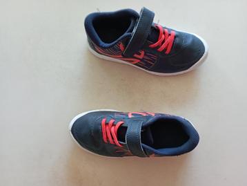 1 paar sneakers maat 33 beschikbaar voor biedingen