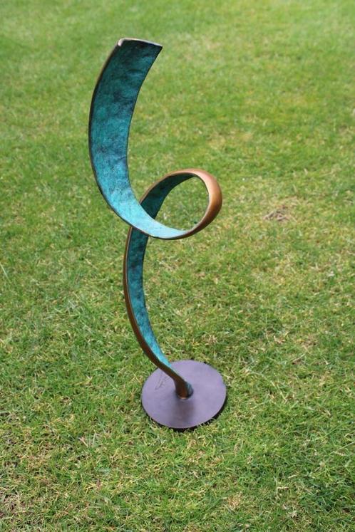 modern bronzen kunstbeeld gesigneerd BEN., Tuin en Terras, Tuinwanddecoratie, Zo goed als nieuw, Ophalen