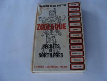 Ancien livre cartonné, zodiaque, secrets et sortilèges, 1964