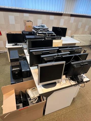 Lot computermateriaal beschikbaar voor biedingen