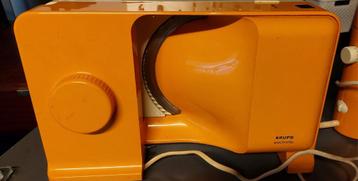 Krups (Vintage)  Oranje Brood & Allessnijder type 370 beschikbaar voor biedingen