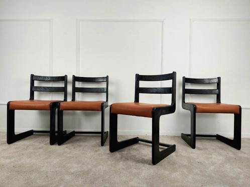 Lot de 4 chaises cantilever par Casala restaurées, Maison & Meubles, Chaises, Comme neuf, Quatre, Cuir, Noir, Enlèvement