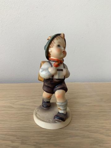 Vintage Goebel Hummel 'Schooljongen' beschikbaar voor biedingen