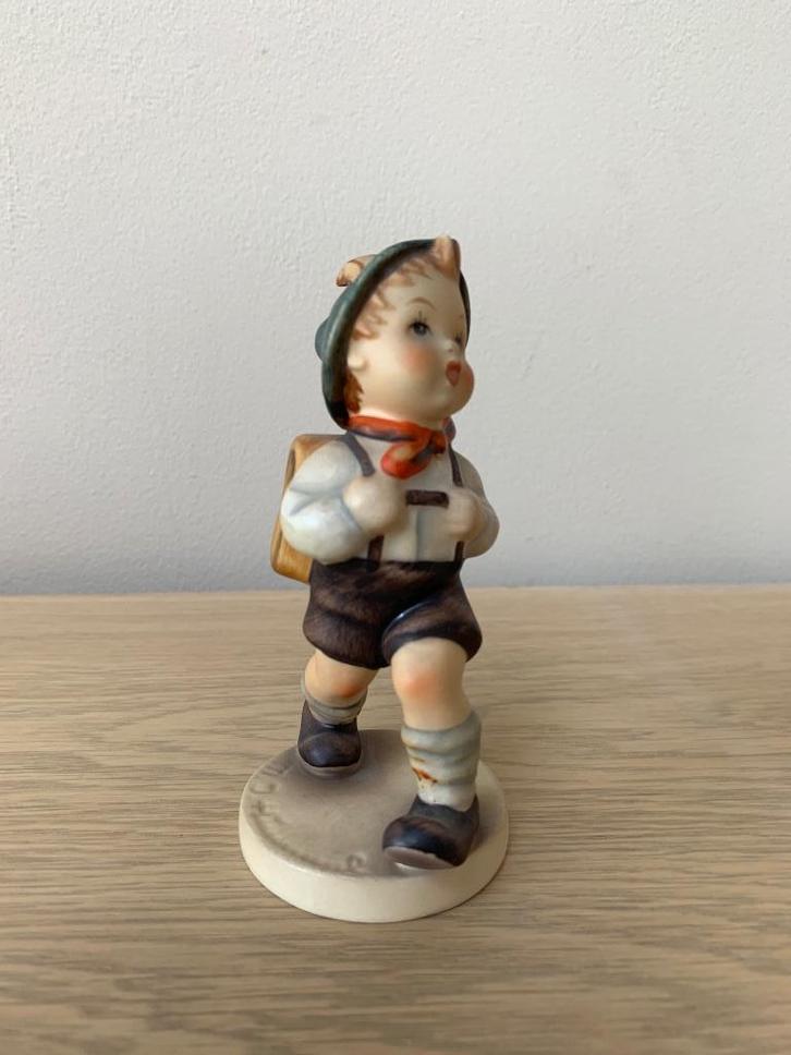 Vintage Goebel Hummel 'Schooljongen', Verzamelen, Beelden en Beeldjes, Zo goed als nieuw, Hummel, Ophalen
