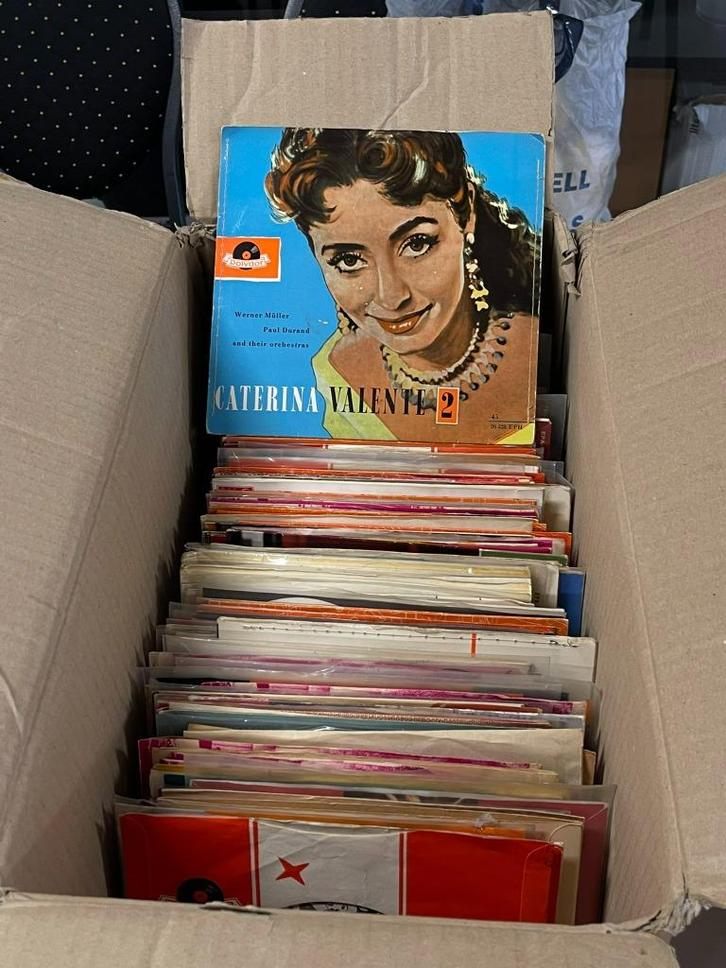 Lot van 100 45toeren plaatjes. Allerlei jaren 60, Verzamelen, Muziek, Artiesten en Beroemdheden, Gebruikt, Cd of Plaat, Ophalen